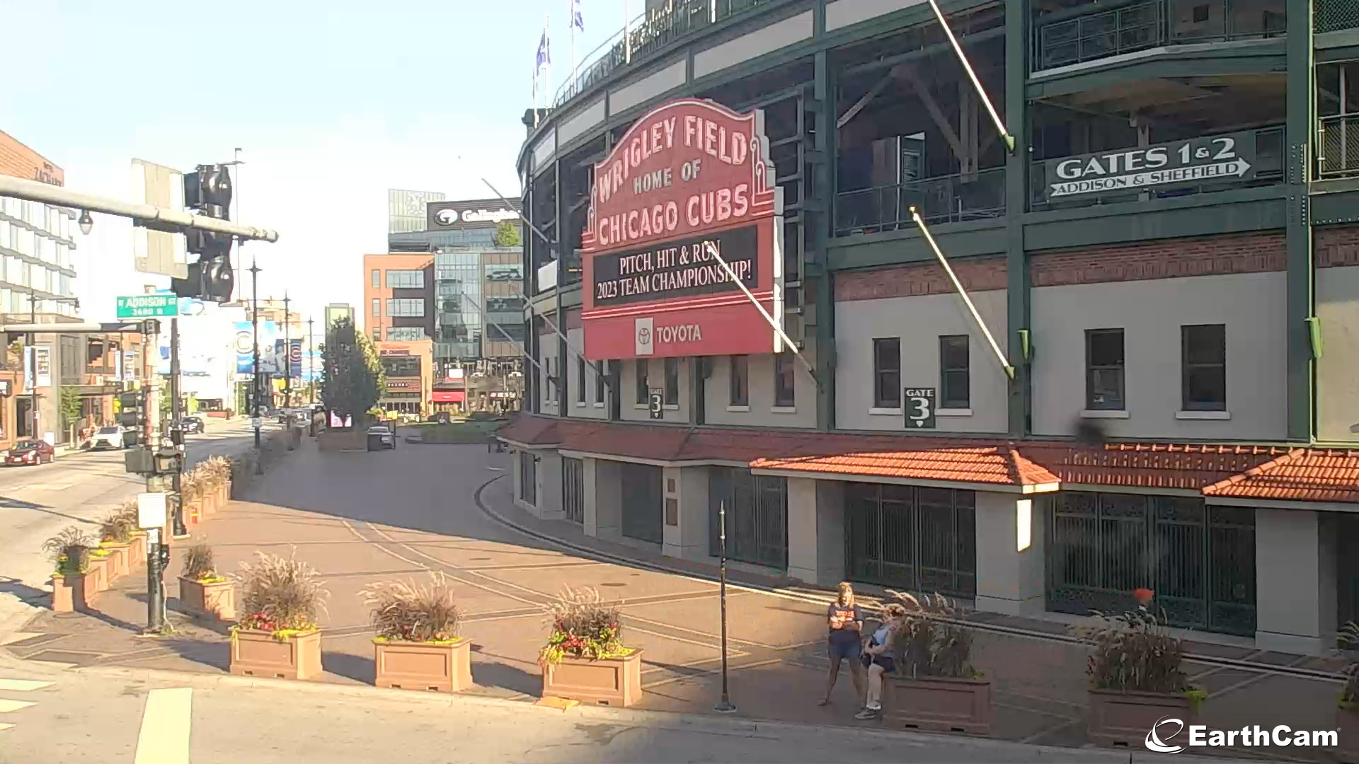 NO LIGHTS! IN WRIGLEY FIELD - red font yellow background