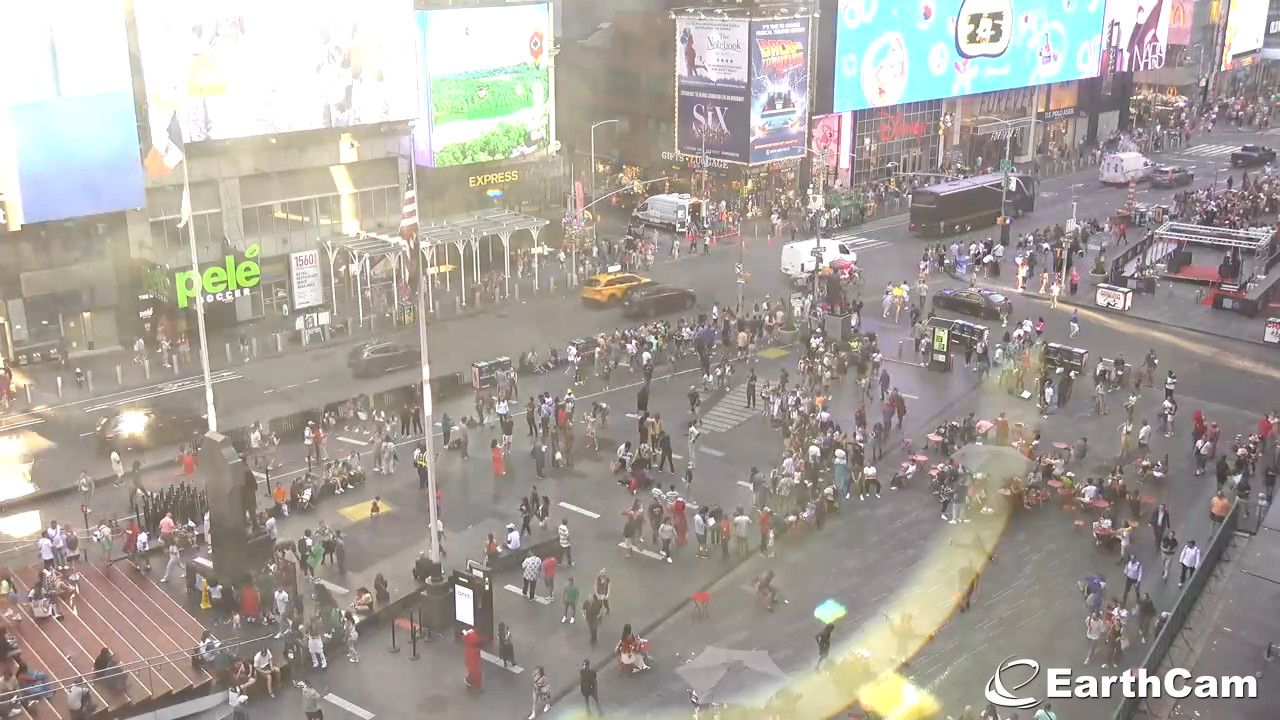 Times Square Cams - EarthCam