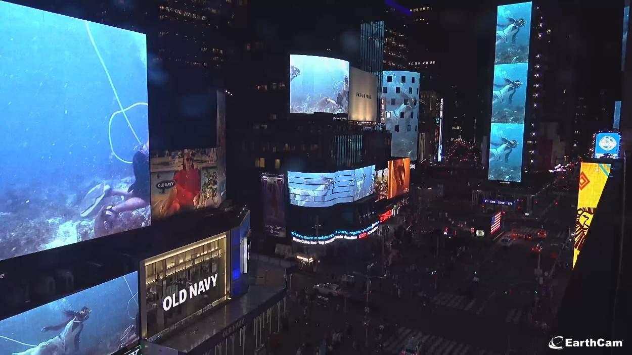 Times Square Cams - EarthCam