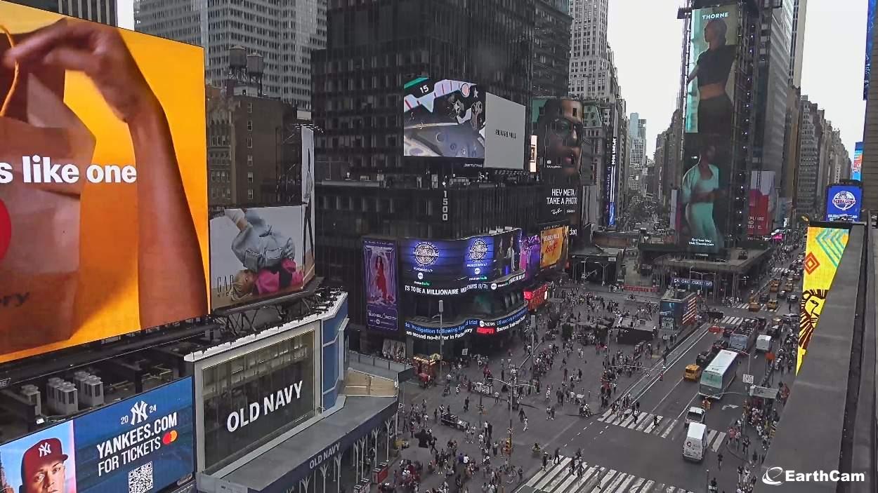 Times Square Cams - EarthCam